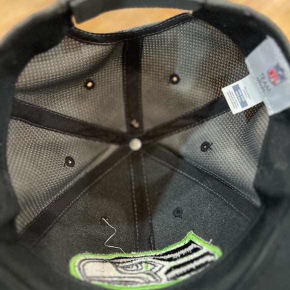 Seahawks Black Hat with Green Logo - Picture 6 of 6
